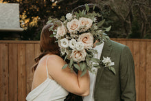 Load image into Gallery viewer, Champagne - Lily on the Thames - DIY Wedding Flowers - Take the Long way home. Spend a little extra time lingering in the magic of your special day with this champagne, cream and white toned palette. Nothing gives more romantic vibes than this one! Congra
