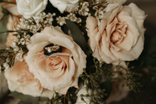 Load image into Gallery viewer, Champagne - Lily on the Thames - DIY Wedding Flowers - Take the Long way home. Spend a little extra time lingering in the magic of your special day with this champagne, cream and white toned palette. Nothing gives more romantic vibes than this one! Congra
