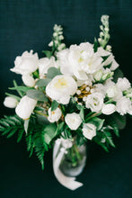 Load image into Gallery viewer, Lily on the Thames - DIY Bulk Wedding Flowers
