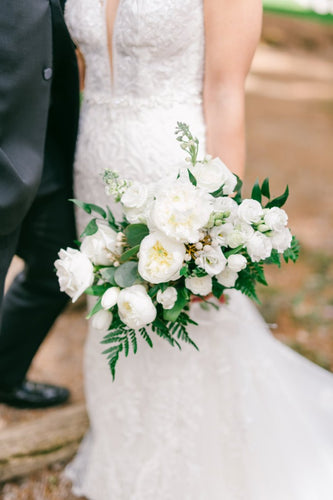 White, Cream and Green Lily on the Thames - DIY Wedding Flowers Pure class and elegance. Congratulations on your upcoming wedding! There’s so many things to consider and budget for. Lily on the Thames offers the memory making solution to saving up to 50%